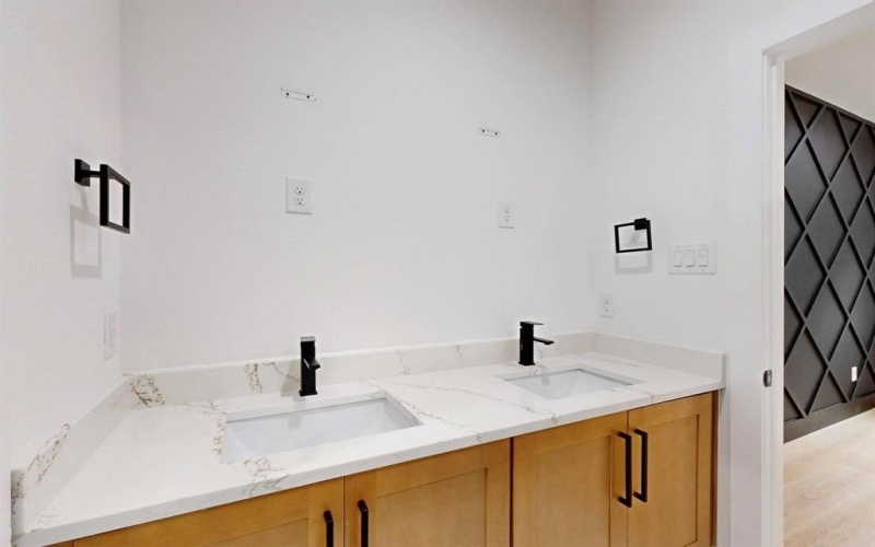 4519 Wahoo Street, Dallas, TX 75210, 3 Habitaciones Habitaciones , ,2 BañosBaños,Residential,En Venta,4519 Wahoo Street,21019420