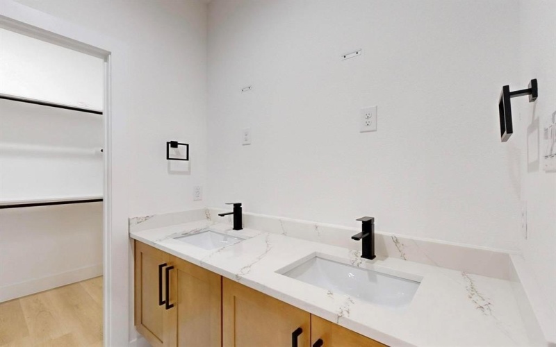 4519 Wahoo Street, Dallas, TX 75210, 3 Habitaciones Habitaciones , ,2 BañosBaños,Residential,En Venta,4519 Wahoo Street,21019420