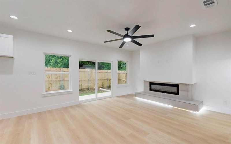 4519 Wahoo Street, Dallas, TX 75210, 3 Habitaciones Habitaciones , ,2 BañosBaños,Residential,En Venta,4519 Wahoo Street,21019420