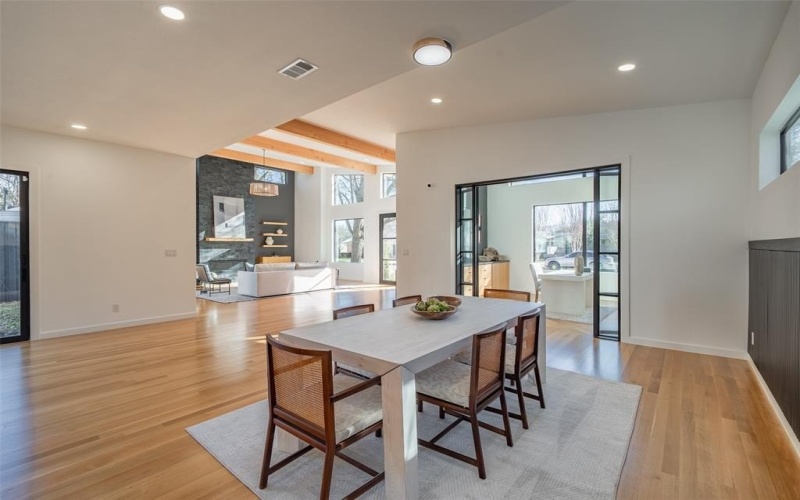 528 Bondstone Drive, Dallas, TX 75218, 5 Bedrooms Bedrooms, ,6 BathroomsBathrooms,Residential,For Sale,528 Bondstone Drive,21020324