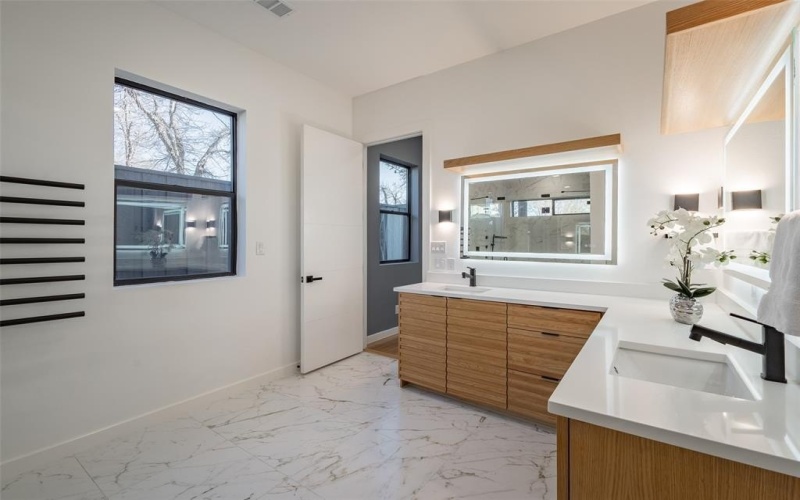 528 Bondstone Drive, Dallas, TX 75218, 5 Bedrooms Bedrooms, ,6 BathroomsBathrooms,Residential,For Sale,528 Bondstone Drive,21020324