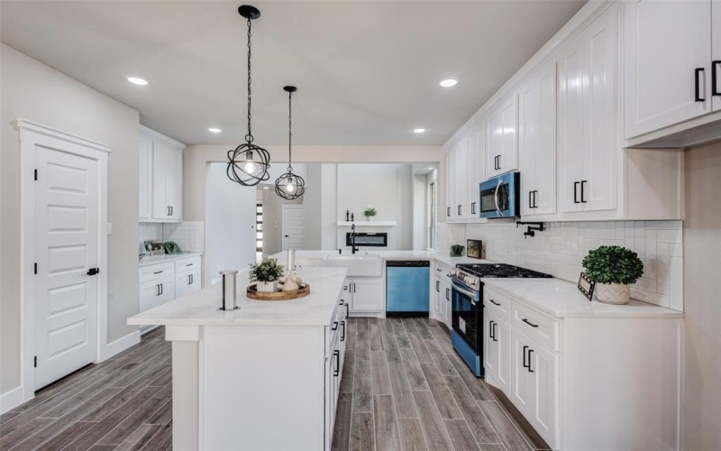 408 Larry Drive, Irving, TX 75060, 5 Bedrooms Bedrooms, ,3 BathroomsBathrooms,Residential,For Sale,408 Larry Drive,21020894
