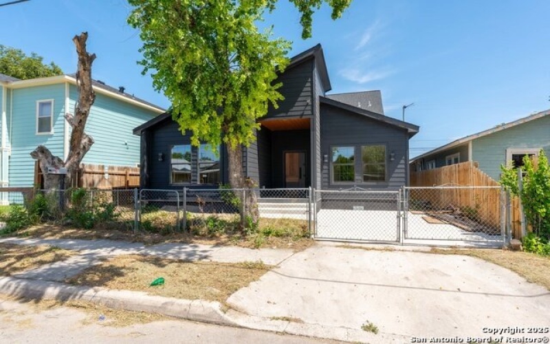 1515 Lamar, San Antonio, TX 78202, 3 Bedrooms Bedrooms, ,3 BathroomsBathrooms,Residential,For Sale,1515 Lamar,1889586