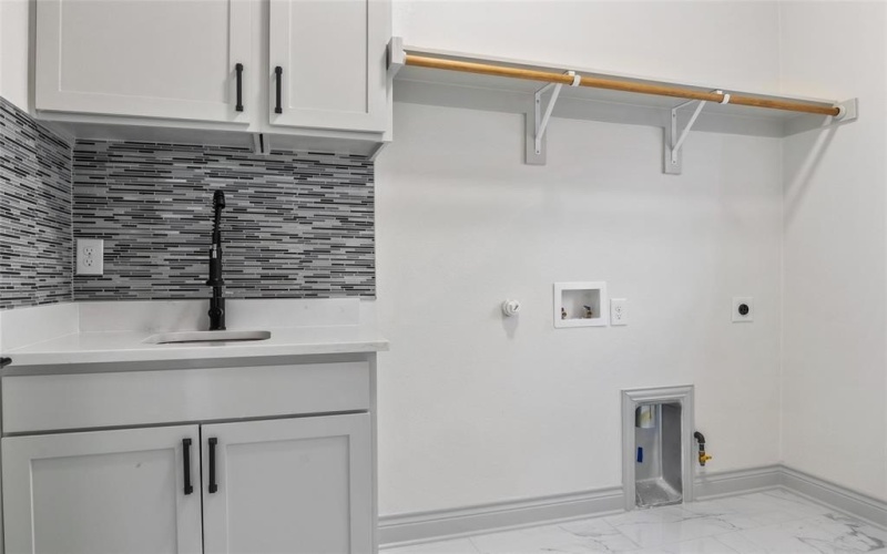 3708 Mcbroom Street, Dallas, TX 75212, 4 Bedrooms Bedrooms, ,2 BathroomsBathrooms,Residential,For Sale,3708 Mcbroom Street,21020610