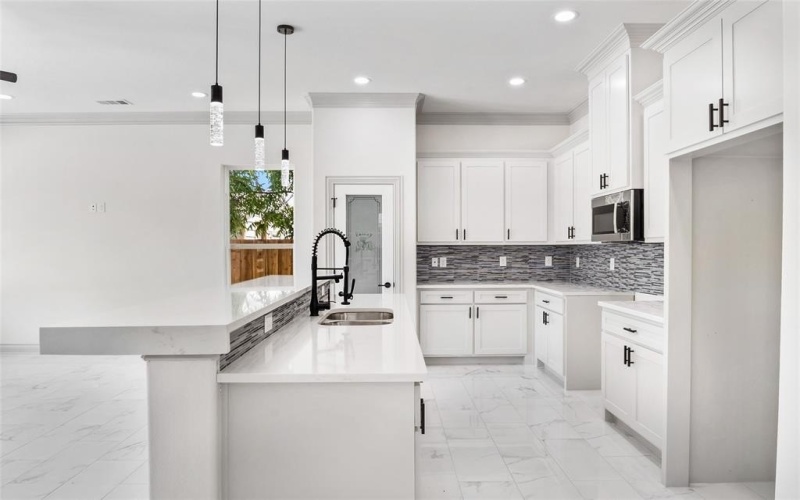 3708 Mcbroom Street, Dallas, TX 75212, 4 Bedrooms Bedrooms, ,2 BathroomsBathrooms,Residential,For Sale,3708 Mcbroom Street,21020610
