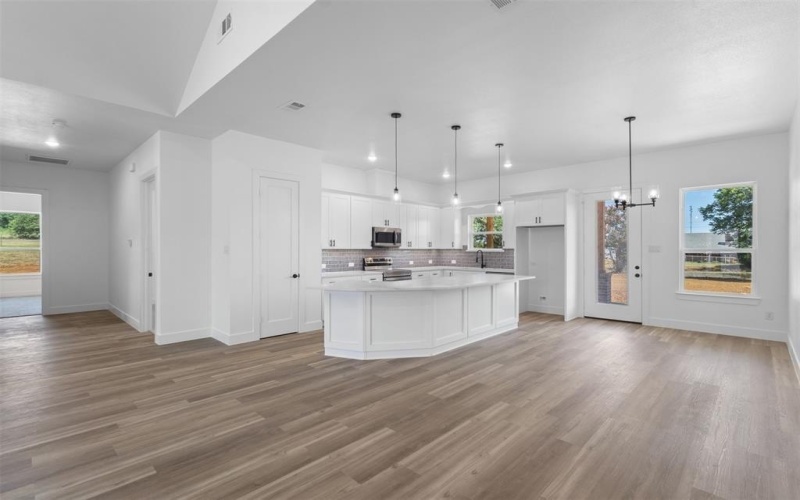 5718 Thousand Oaks Drive, Joshua, TX 76058, 4 Bedrooms Bedrooms, ,2 BathroomsBathrooms,Residential,For Sale,5718 Thousand Oaks Drive,21020918