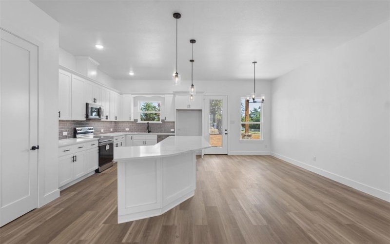 5718 Thousand Oaks Drive, Joshua, TX 76058, 4 Bedrooms Bedrooms, ,2 BathroomsBathrooms,Residential,For Sale,5718 Thousand Oaks Drive,21020918