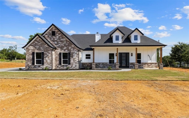 5718 Thousand Oaks Drive, Joshua, TX 76058, 4 Bedrooms Bedrooms, ,2 BathroomsBathrooms,Residential,For Sale,5718 Thousand Oaks Drive,21020918