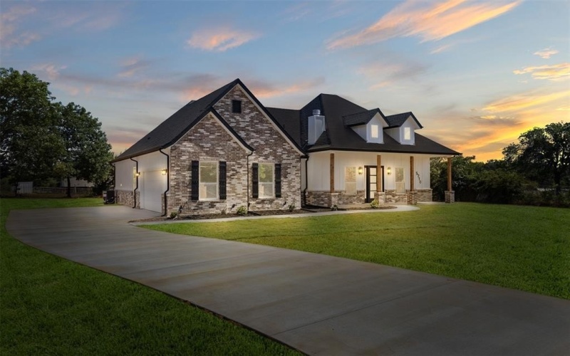 5718 Thousand Oaks Drive, Joshua, TX 76058, 4 Bedrooms Bedrooms, ,2 BathroomsBathrooms,Residential,For Sale,5718 Thousand Oaks Drive,21020918