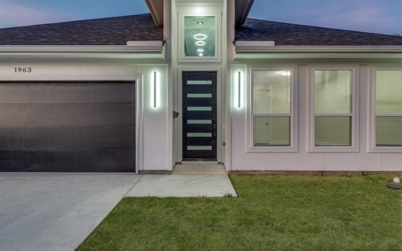 1963 Dennison Street, Dallas, TX 75212, 4 Bedrooms Bedrooms, ,3 BathroomsBathrooms,Residential,For Sale,1963 Dennison Street,21020962