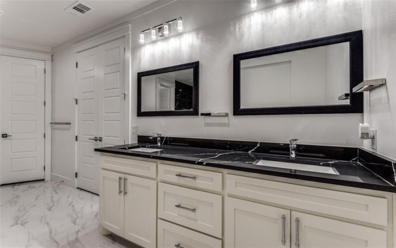 3105 Crossman Avenue, Dallas, TX 75212, 5 Bedrooms Bedrooms, ,3 BathroomsBathrooms,Residential,For Sale,3105 Crossman Avenue,21020970