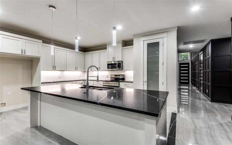 3105 Crossman Avenue, Dallas, TX 75212, 5 Bedrooms Bedrooms, ,3 BathroomsBathrooms,Residential,For Sale,3105 Crossman Avenue,21020970