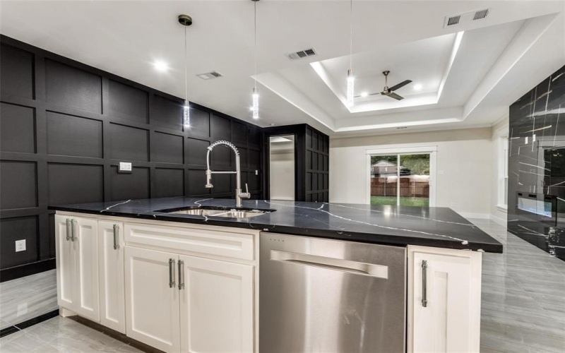 3105 Crossman Avenue, Dallas, TX 75212, 5 Bedrooms Bedrooms, ,3 BathroomsBathrooms,Residential,For Sale,3105 Crossman Avenue,21020970