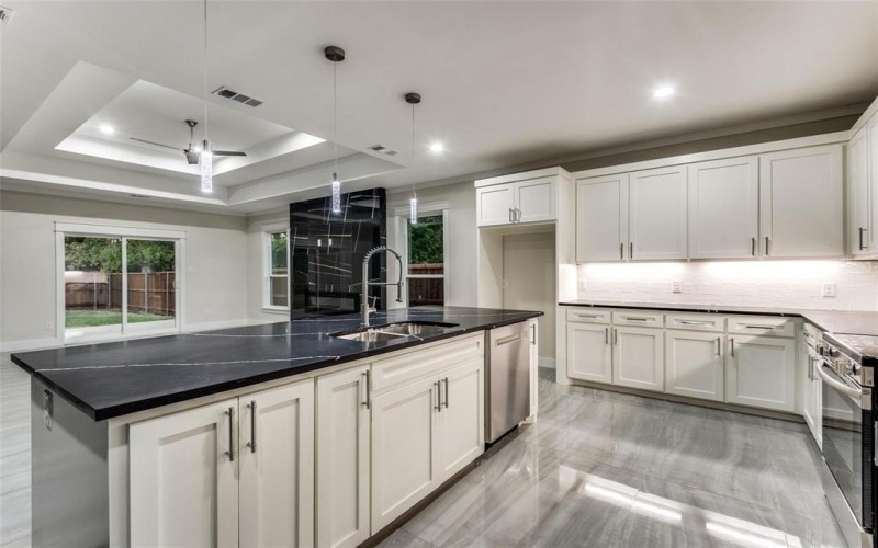 3105 Crossman Avenue, Dallas, TX 75212, 5 Bedrooms Bedrooms, ,3 BathroomsBathrooms,Residential,For Sale,3105 Crossman Avenue,21020970