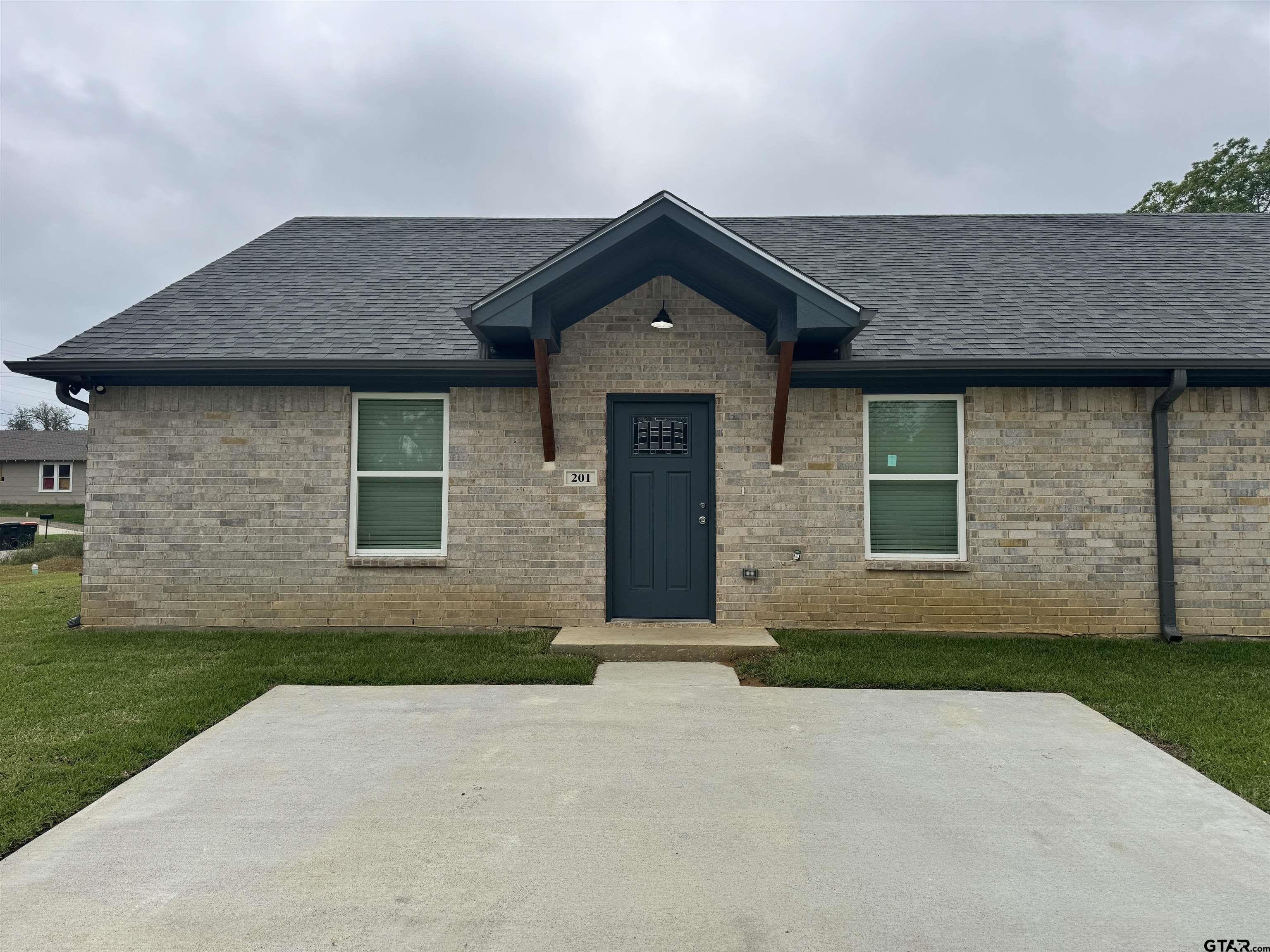 1417 E Earle, Tyler, TX 75702, ,2 BathroomsBathrooms,Residential Multi Family,For Sale,1417 E Earle,25011743
