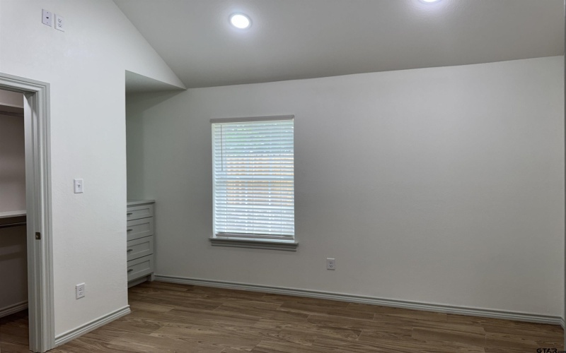 1417 E Earle, Tyler, TX 75702, ,2 BathroomsBathrooms,Residential Multi Family,For Sale,1417 E Earle,25011743