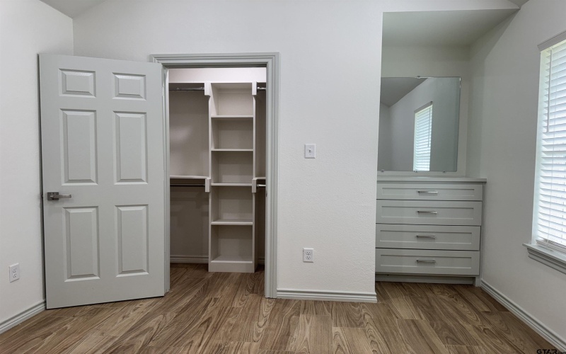 1417 E Earle, Tyler, TX 75702, ,2 BathroomsBathrooms,Residential Multi Family,For Sale,1417 E Earle,25011743
