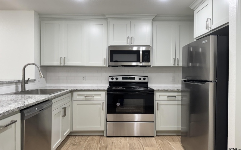 1417 E Earle, Tyler, TX 75702, ,2 BathroomsBathrooms,Residential Multi Family,For Sale,1417 E Earle,25011743