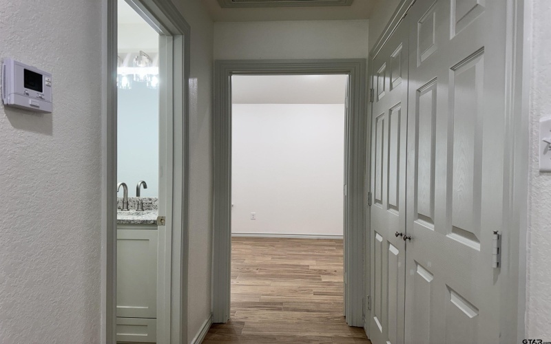 1417 E Earle, Tyler, TX 75702, ,2 BathroomsBathrooms,Residential Multi Family,For Sale,1417 E Earle,25011743