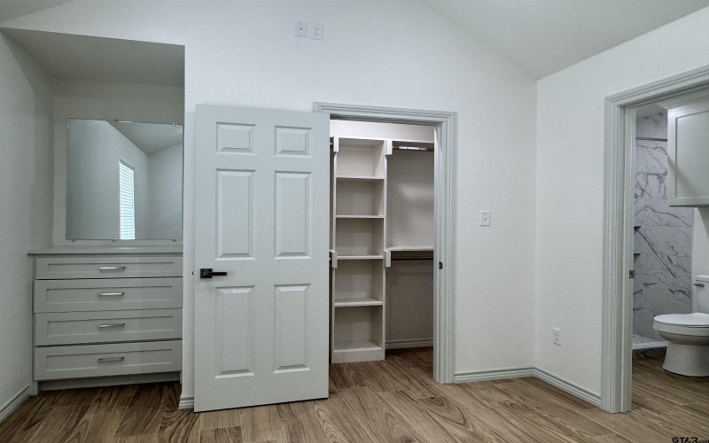 1417 E Earle, Tyler, TX 75702, ,2 BathroomsBathrooms,Residential Multi Family,For Sale,1417 E Earle,25011743