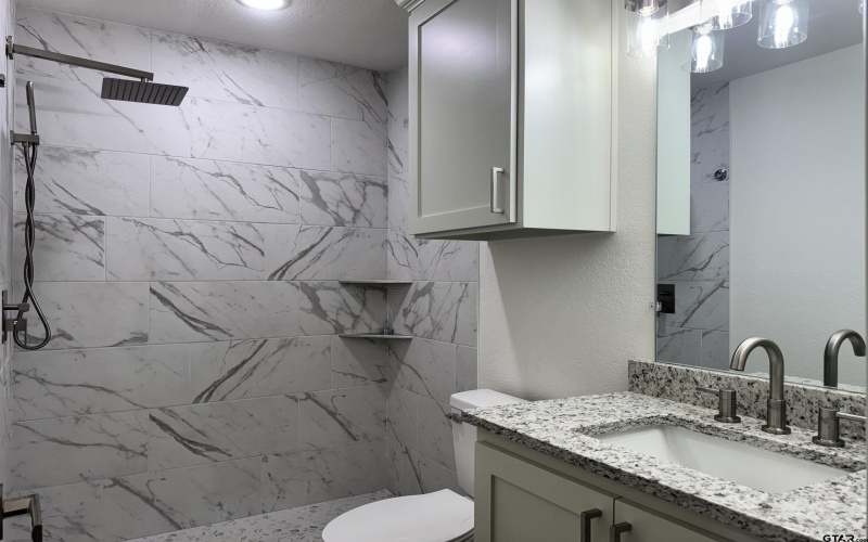 1417 E Earle, Tyler, TX 75702, ,2 BathroomsBathrooms,Residential Multi Family,For Sale,1417 E Earle,25011743