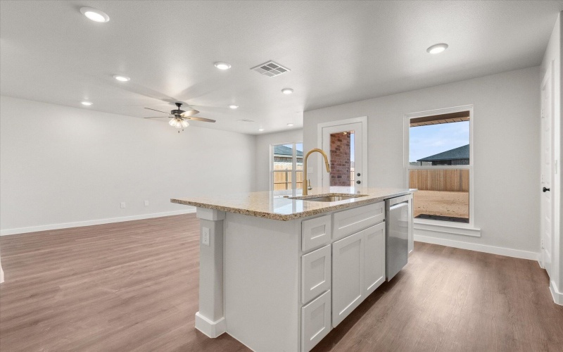2215 133rd Street, Lubbock, TX 79423, 3 Habitaciones Habitaciones , ,2 BañosBaños,Residential,En Venta,2215 133rd Street,0,202558664
