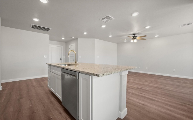 2215 133rd Street, Lubbock, TX 79423, 3 Habitaciones Habitaciones , ,2 BañosBaños,Residential,En Venta,2215 133rd Street,0,202558664