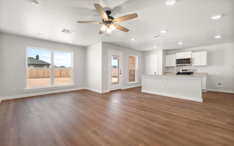 2215 133rd Street, Lubbock, TX 79423, 3 Habitaciones Habitaciones , ,2 BañosBaños,Residential,En Venta,2215 133rd Street,0,202558664
