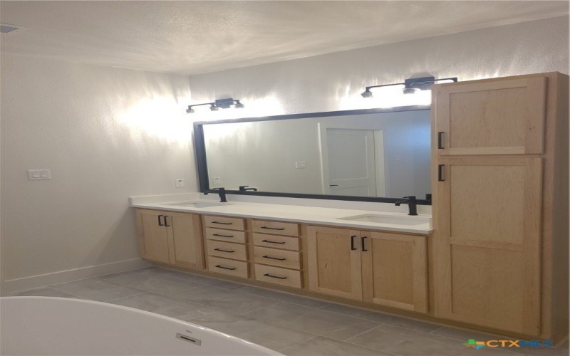 524 E 25th Street, Belton, TX 76513, 4 Habitaciones Habitaciones , ,2 BañosBaños,Residential,En Venta,524 E 25th Street,0,588688
