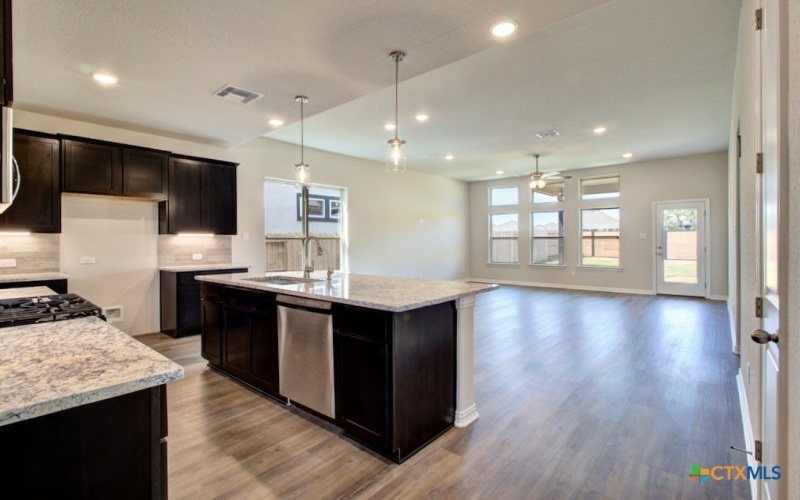 1614 Couser Avenue, New Braunfels, TX 78132, 4 Habitaciones Habitaciones , ,3 BañosBaños,Residential,En Venta,1614 Couser Avenue,588715