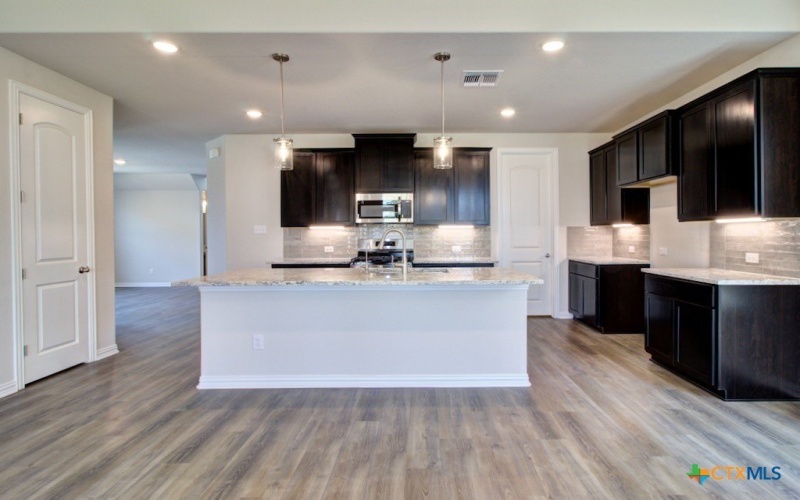 1614 Couser Avenue, New Braunfels, TX 78132, 4 Habitaciones Habitaciones , ,3 BañosBaños,Residential,En Venta,1614 Couser Avenue,588715