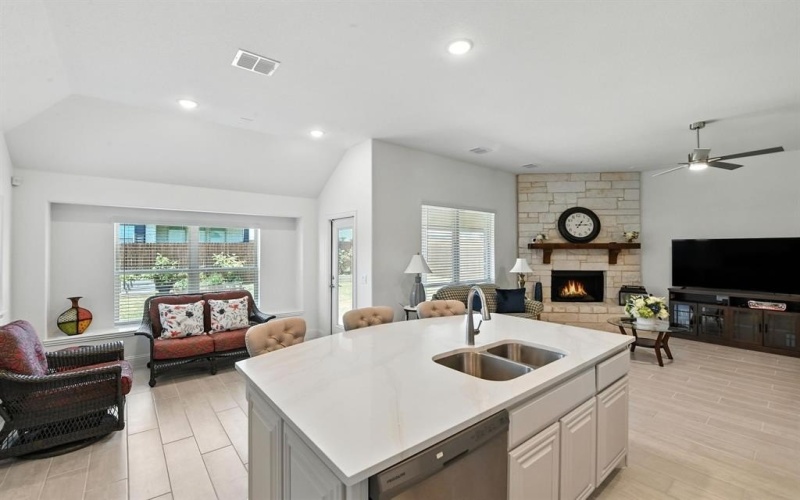 920 Cedar River Drive, Godley, TX 76044, 4 Habitaciones Habitaciones , ,2 BañosBaños,Residential,En Venta,920 Cedar River Drive,0,21011783