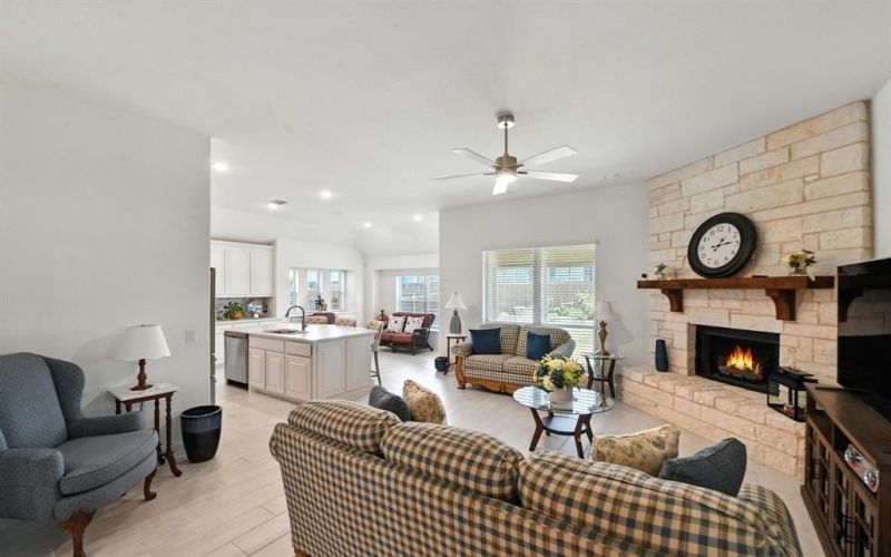 920 Cedar River Drive, Godley, TX 76044, 4 Habitaciones Habitaciones , ,2 BañosBaños,Residential,En Venta,920 Cedar River Drive,0,21011783