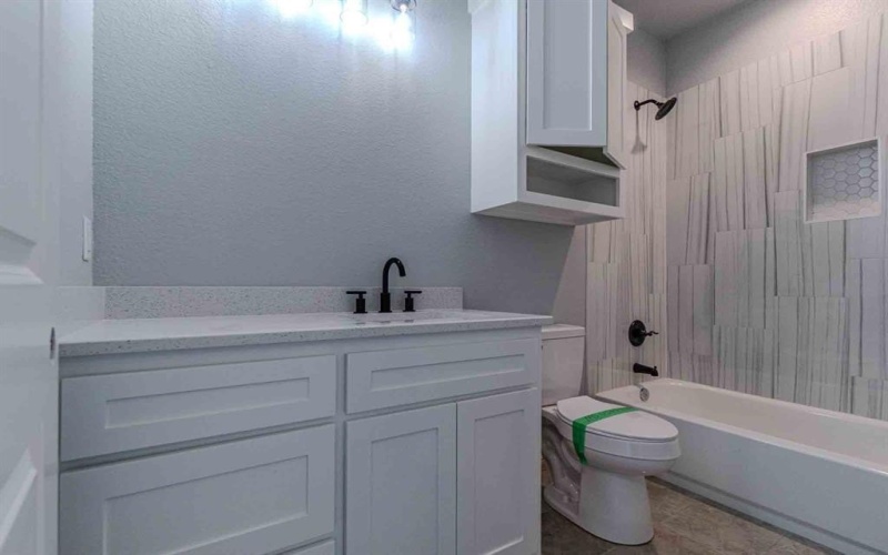 6111 S Lakeside Hills Court, Granbury, TX 76048, 3 Bedrooms Bedrooms, ,2 BathroomsBathrooms,Residential,For Sale,6111 S Lakeside Hills Court,0,21017262