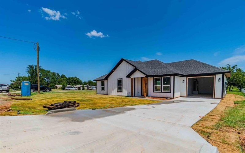 6111 S Lakeside Hills Court, Granbury, TX 76048, 3 Bedrooms Bedrooms, ,2 BathroomsBathrooms,Residential,For Sale,6111 S Lakeside Hills Court,0,21017262