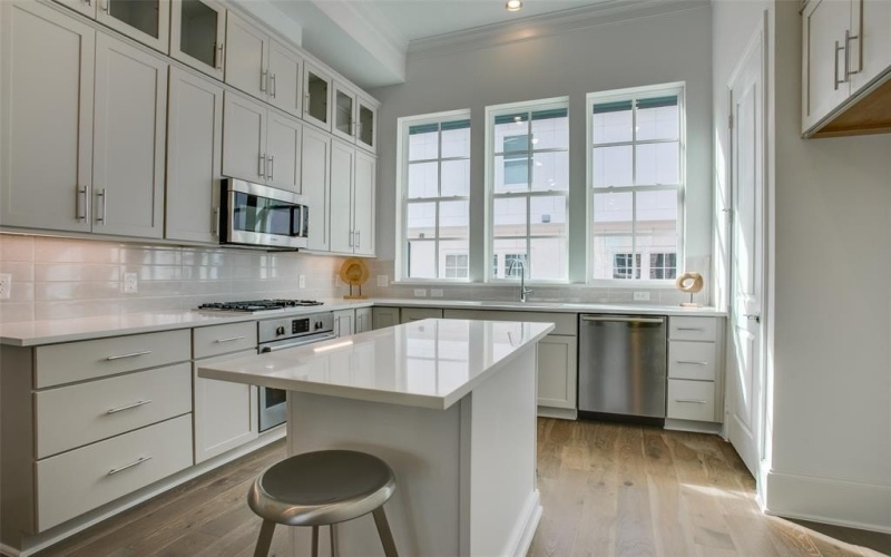 4639 New Water Lane, Dallas, TX 75219, 2 Bedrooms Bedrooms, ,2 BathroomsBathrooms,Residential,For Sale,4639 New Water Lane,0,21021135