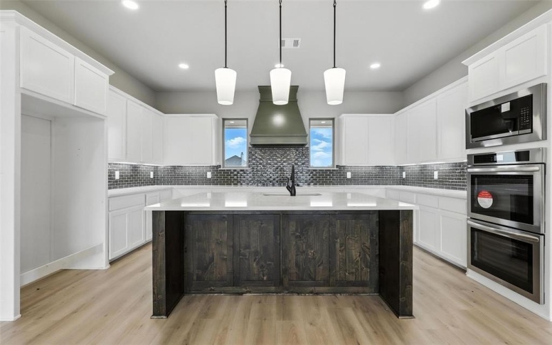 2028 Liberty Court, Weatherford, TX 76088, 3 Bedrooms Bedrooms, ,2 BathroomsBathrooms,Residential,For Sale,2028 Liberty Court,0,21022113
