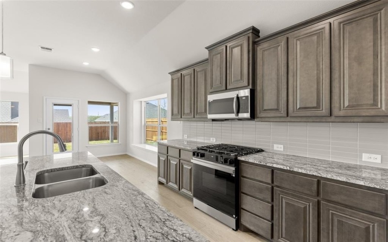 1008 Pineview Lane, Crowley, TX 76036, 4 Bedrooms Bedrooms, ,2 BathroomsBathrooms,Residential,For Sale,1008 Pineview Lane,0,21022238