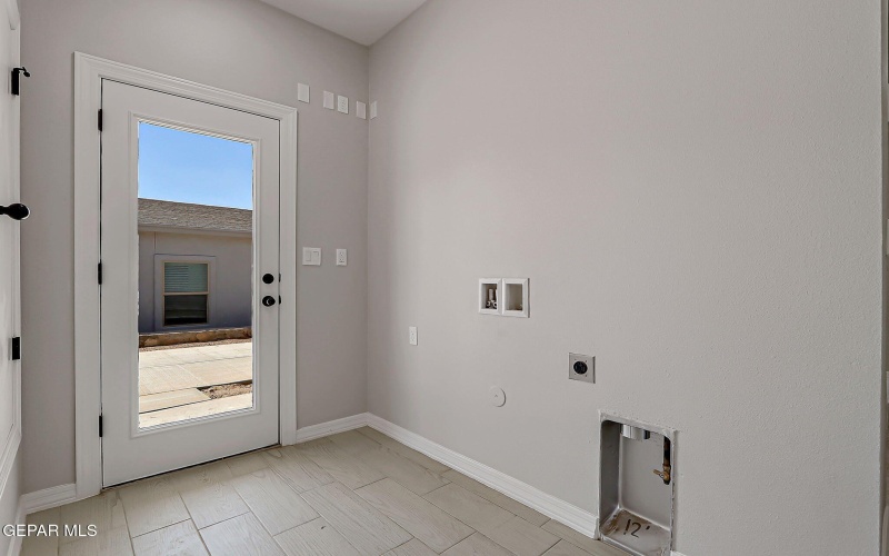 460 Santiago Munos Street, Vinton, TX 79821, 4 Habitaciones Habitaciones , ,2 BañosBaños,Residential,En Venta,460 Santiago Munos Street,915538