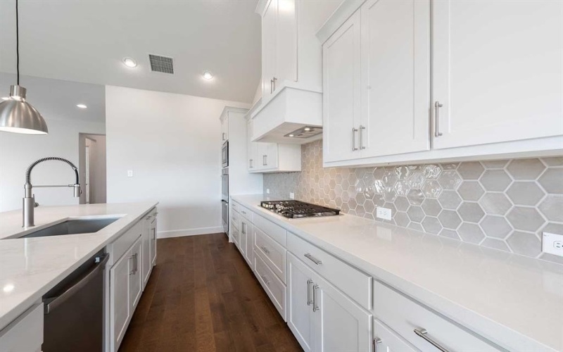 1921 Lowland Drive, Rockwall, TX 75087, 4 Bedrooms Bedrooms, ,5 BathroomsBathrooms,Residential,For Sale,1921 Lowland Drive,0,21021773