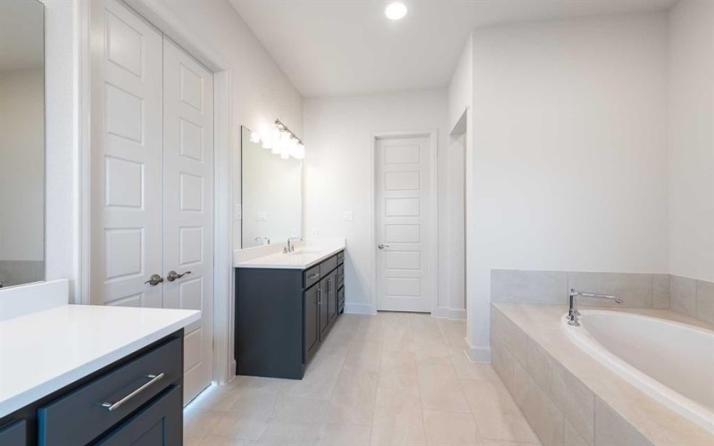 1921 Lowland Drive, Rockwall, TX 75087, 4 Bedrooms Bedrooms, ,5 BathroomsBathrooms,Residential,For Sale,1921 Lowland Drive,0,21021773