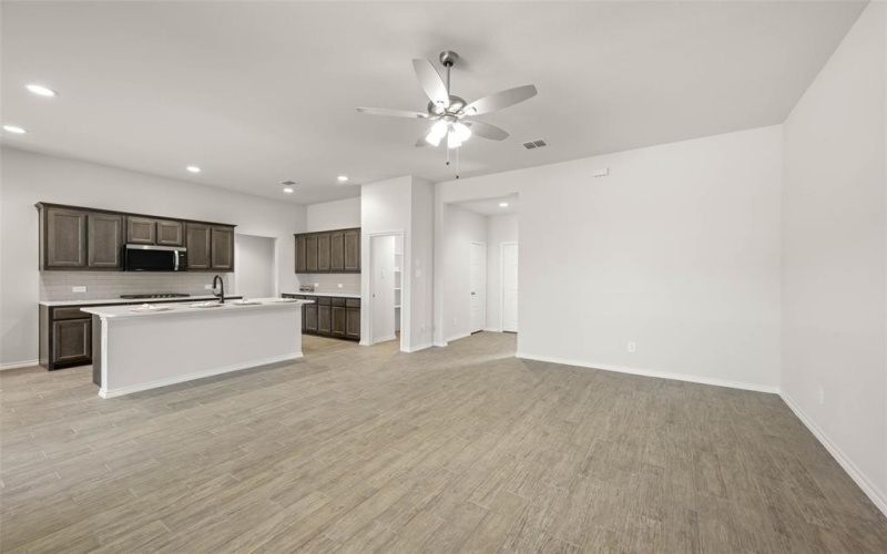 501 Pebble, Azle, TX 76020, 4 Bedrooms Bedrooms, ,2 BathroomsBathrooms,Residential,For Sale,501 Pebble,0,21021808