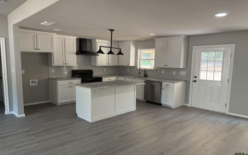 223 Private Road 6292, Mineola, TX 75773, 3 Bedrooms Bedrooms, ,2 BathroomsBathrooms,Residential,For Sale,223 Private Road 6292,25011824