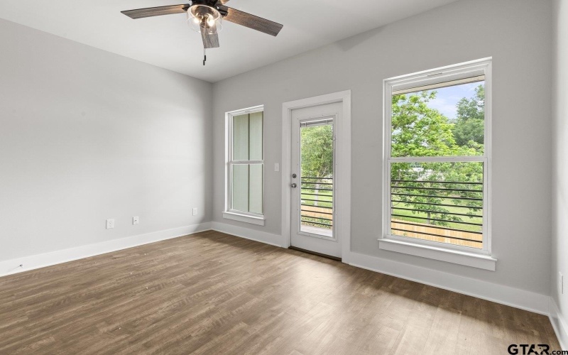 527 N College #1, Lindale, TX 75771, 2 Bedrooms Bedrooms, ,1 BathroomBathrooms,Residential,For Sale,527 N College #1,25011833