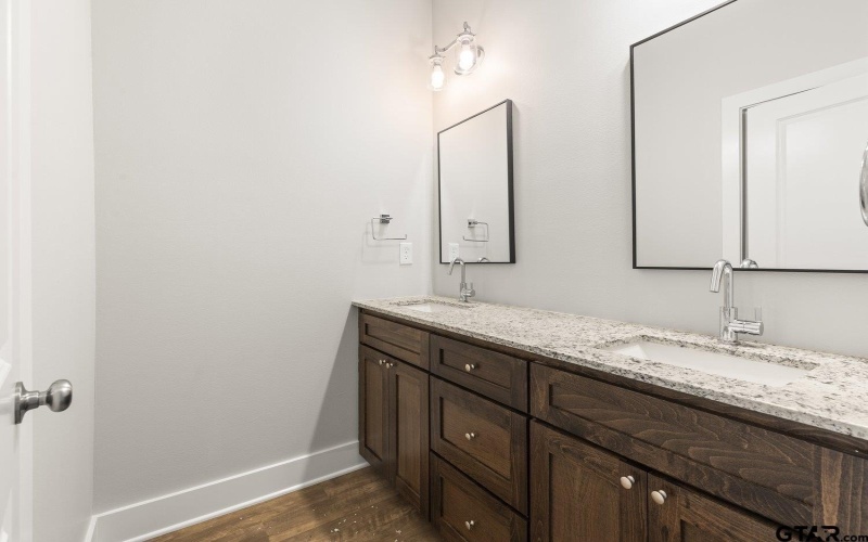 527 N College #1, Lindale, TX 75771, 2 Bedrooms Bedrooms, ,1 BathroomBathrooms,Residential,For Sale,527 N College #1,25011833