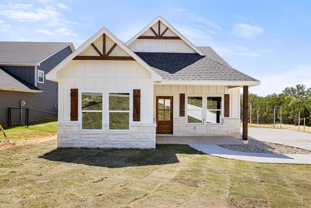 2400 Duro Court, Granbury, TX 76048, 3 Bedrooms Bedrooms, ,2 BathroomsBathrooms,Residential,For Sale,2400 Duro Court,21020264
