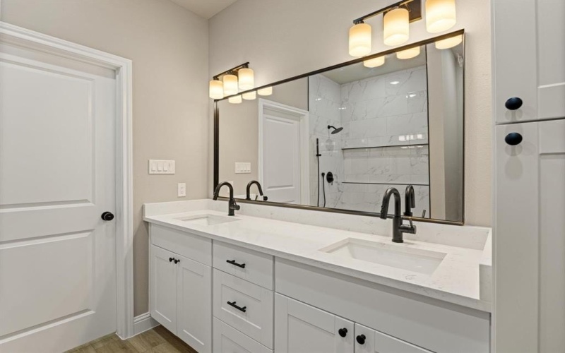 2400 Duro Court, Granbury, TX 76048, 3 Bedrooms Bedrooms, ,2 BathroomsBathrooms,Residential,For Sale,2400 Duro Court,21020264