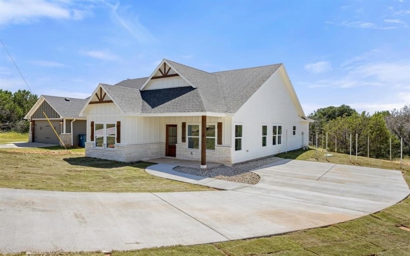 2400 Duro Court, Granbury, TX 76048, 3 Bedrooms Bedrooms, ,2 BathroomsBathrooms,Residential,For Sale,2400 Duro Court,21020264
