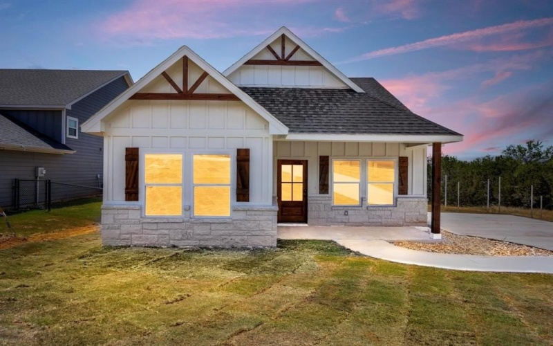 2400 Duro Court, Granbury, TX 76048, 3 Bedrooms Bedrooms, ,2 BathroomsBathrooms,Residential,For Sale,2400 Duro Court,21020264