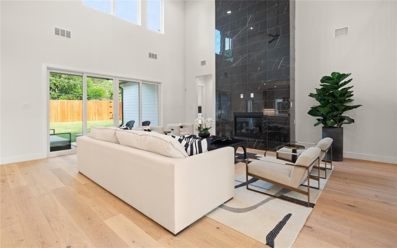 525 Classen Drive, Dallas, TX 75218, 5 Habitaciones Habitaciones , ,5 BañosBaños,Residential,En Venta,525 Classen Drive,21023528